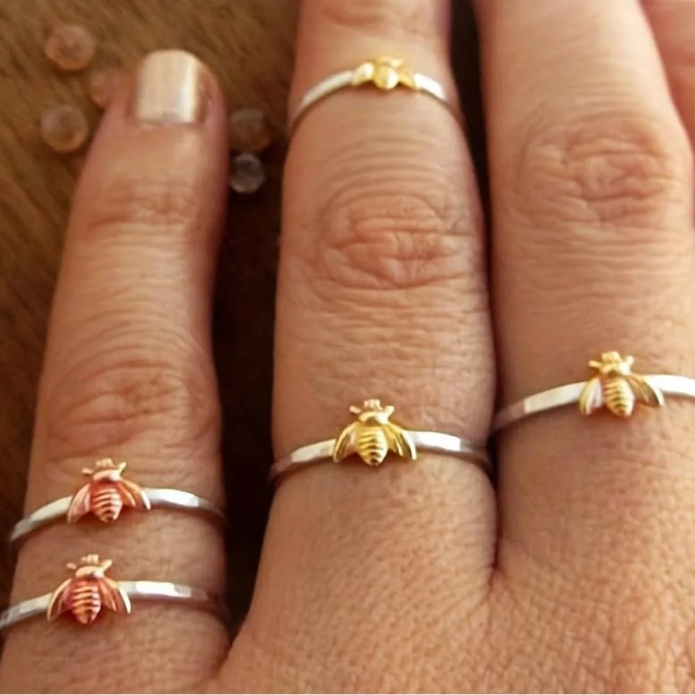 Mini Bee Ring with 18k gold plated bee - Picture 2 of 4